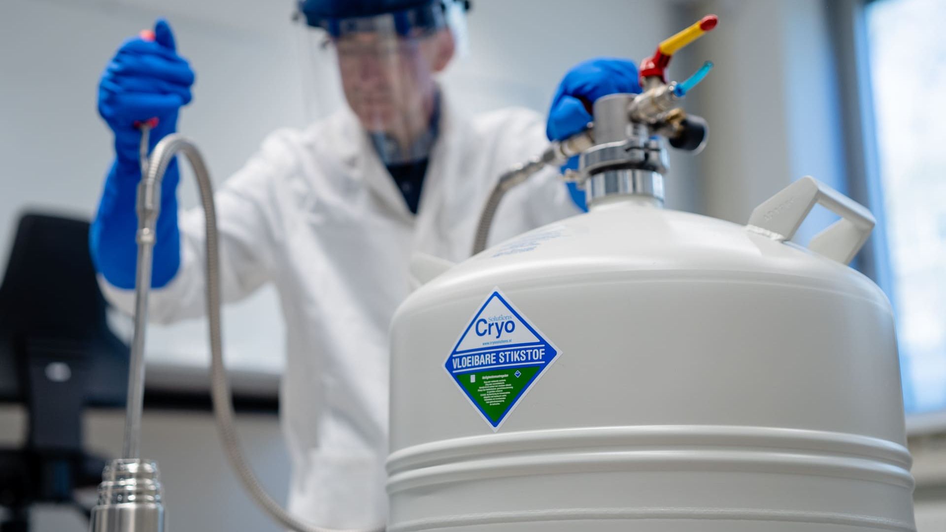 Cryogenic deware in lab