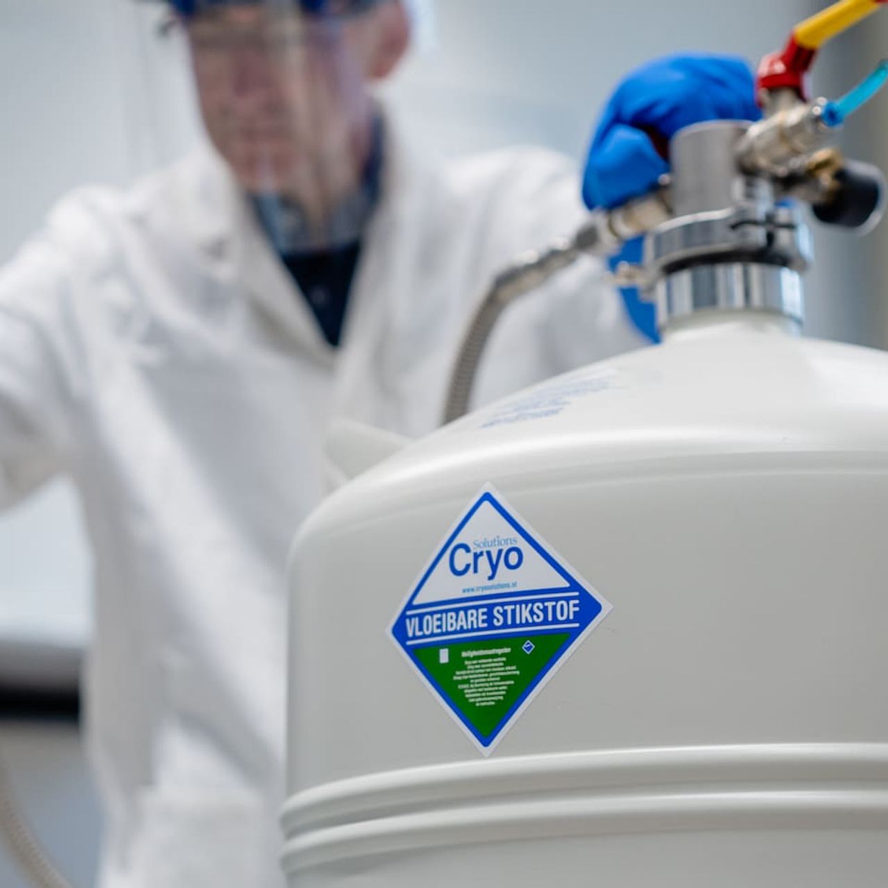 Cryogenic deware in lab