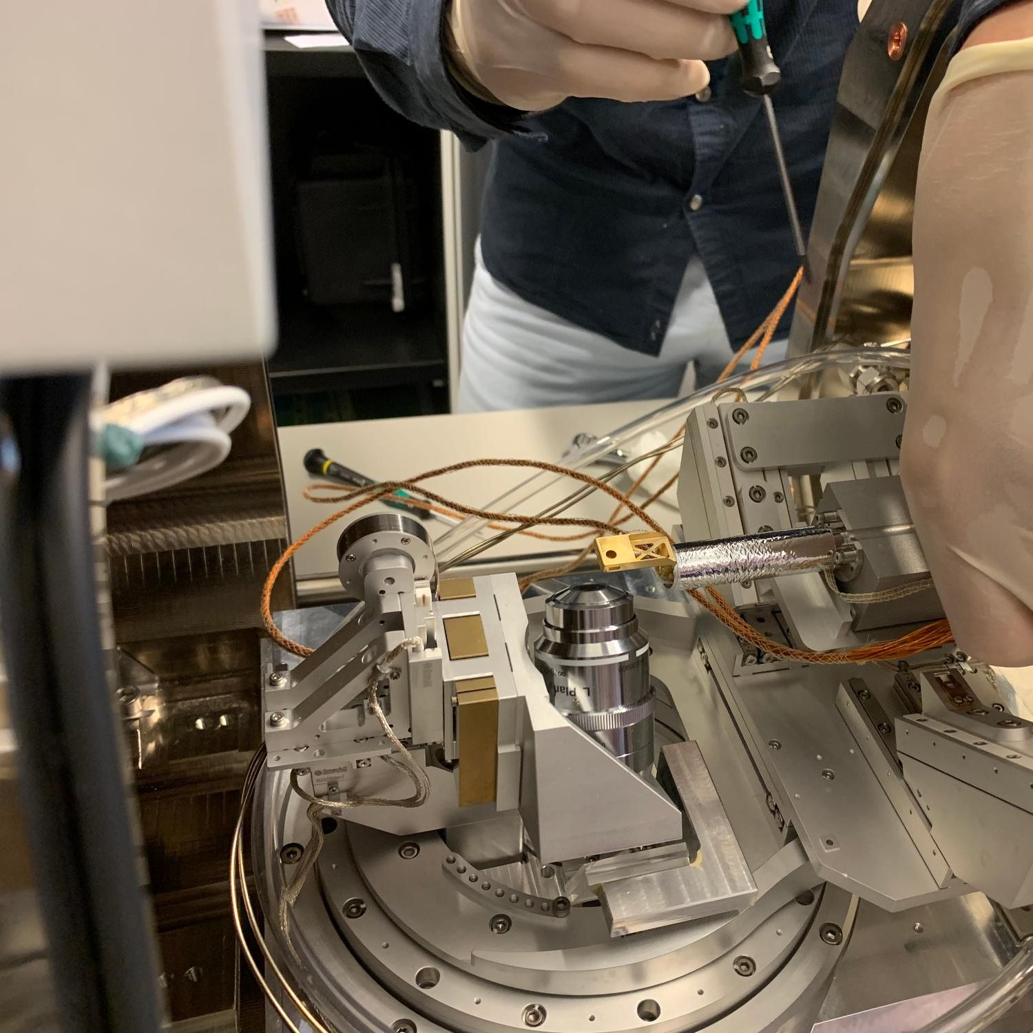 Showcase-cryogenic-microcooling-header